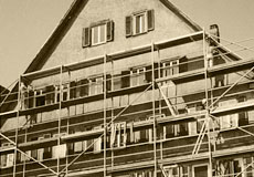 Baugerüst an Gebäuden auf dem Holzmarkt von Tübingen während der Sanierung. Denkmalpflege der vav Fischer-Bumiller G.b.R.