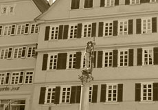 Ansicht Holzmarkt von Tübingen, im neuen Glanz nach der Restaurierung. Denkmalpflege der vav Fischer-Bumiller G.b.R. Frankfurt am Main.